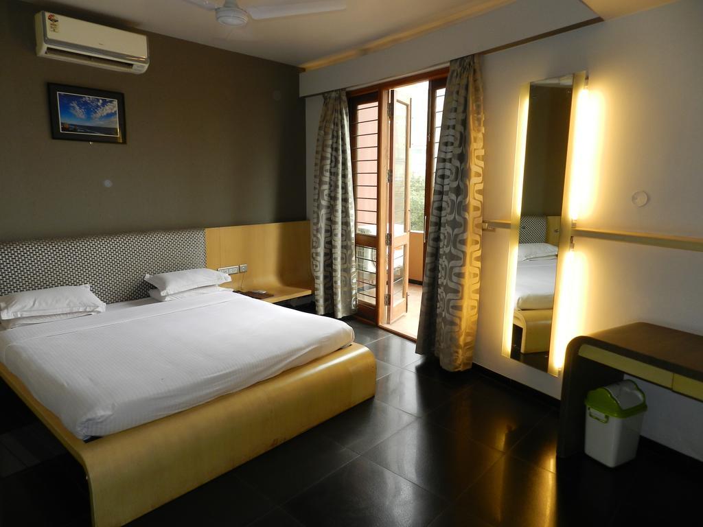 Hotel Rock Regency Toranagallu Δωμάτιο φωτογραφία