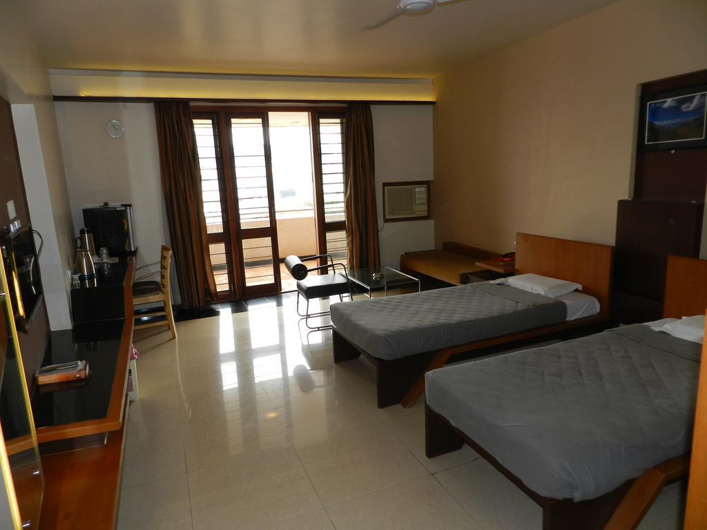 Hotel Rock Regency Toranagallu Εξωτερικό φωτογραφία