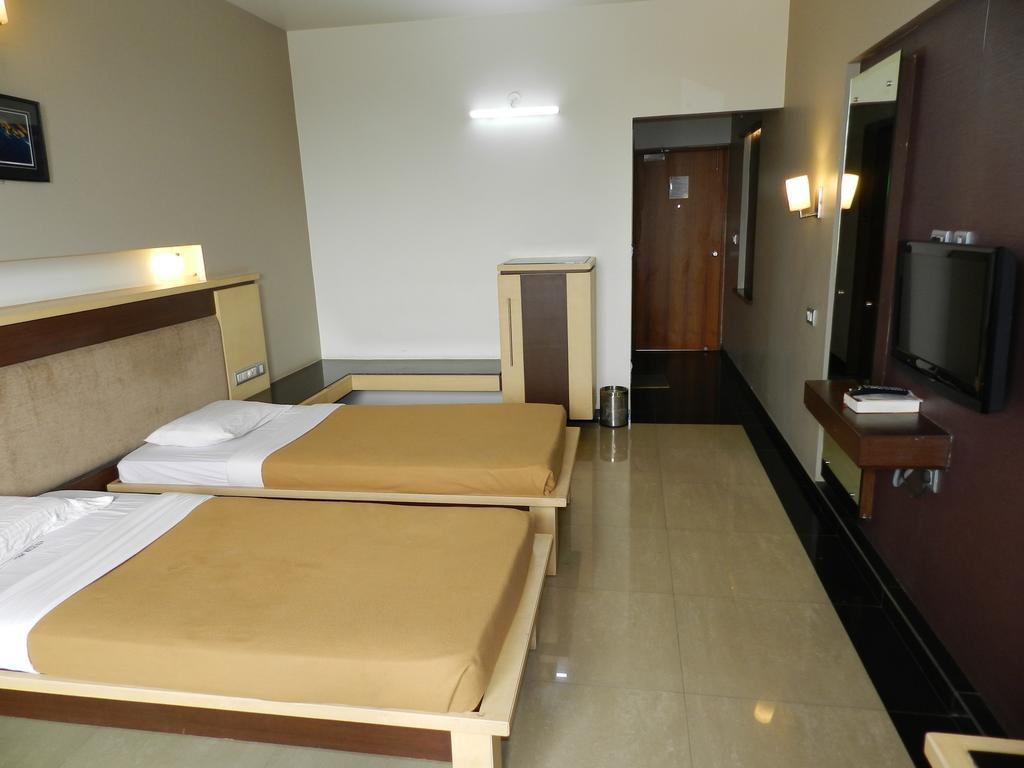 Hotel Rock Regency Toranagallu Εξωτερικό φωτογραφία